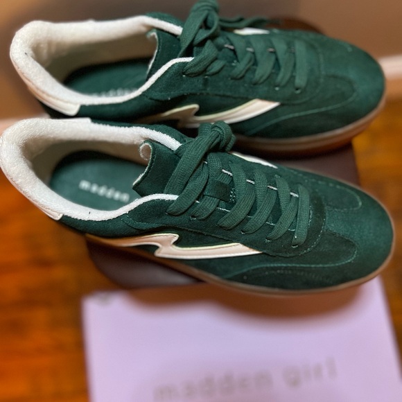 COPY - Madden Girl Mightty platform sneaker - Picture 3 of 9